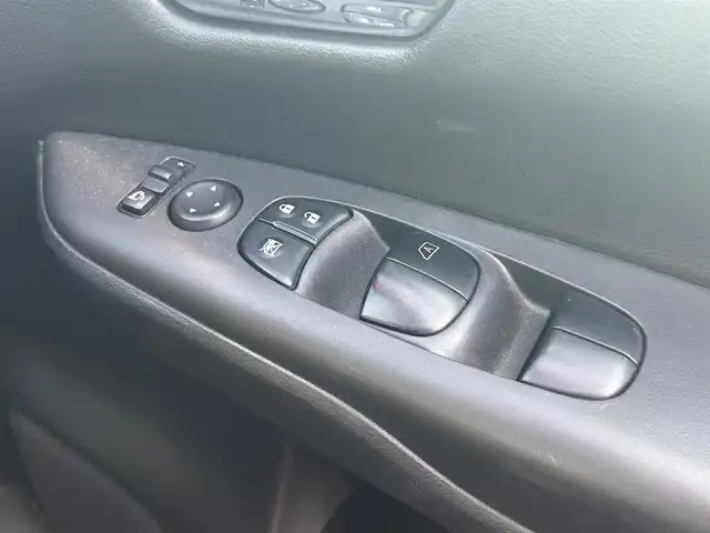 日産 セレナ ハイウェイスター 岩手県 2017(平29)年 5.3万km マルーンレッド 2トーン 4WD/車線逸脱防止支援システム/　・SRSエアバッグ/　・スマートルームミラー/　・踏み間違い衝突防止アシスト/　・インテリジェントパーキング・アシスト/　・進入禁止標識検知/　・ふらつき警報/　・フロントバックソナー/　・電動パーキングブレーキ/　・オートブレーキホールド/エマージェンシーブレーキ/純正メモリナビ/　・DVD/アラウンドビューモニター/バックカメラ/LEDヘッドライト/純正15インチアルミホイール/ステアリングスイッチ/オートエアコン/アイドリングストップ/スマートキー/ETC