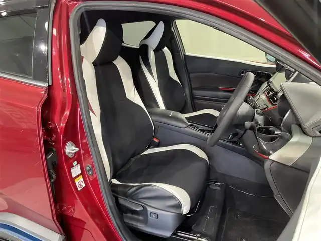 トヨタ Ｃ－ＨＲ G 愛知県 2017(平29)年 3万km センシュアルレッドマイカ 純正９インチナビ/衝突軽減ブレーキ/レーダークルーズコントロール/ブラインドスポットモニター/レーンキープアシスト/クリアランスソナー/シートヒーター/バックカメラ/ビルトインＥＴＣ/プラズマクラスター/アクセサリーソケット/ISOFIX/純正フロアマット/純正18インチアルミホイール