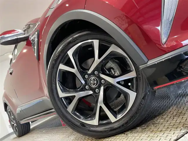 トヨタ Ｃ－ＨＲ G 愛知県 2017(平29)年 3万km センシュアルレッドマイカ 純正９インチナビ/衝突軽減ブレーキ/レーダークルーズコントロール/ブラインドスポットモニター/レーンキープアシスト/クリアランスソナー/シートヒーター/バックカメラ/ビルトインＥＴＣ/プラズマクラスター/アクセサリーソケット/ISOFIX/純正フロアマット/純正18インチアルミホイール