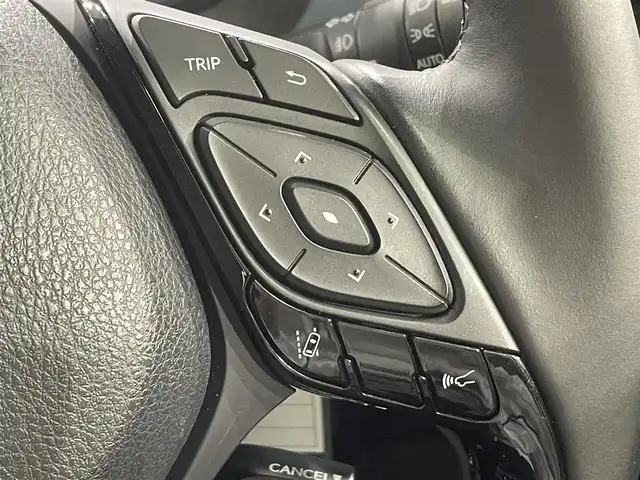 トヨタ Ｃ－ＨＲ G 愛知県 2017(平29)年 3万km センシュアルレッドマイカ 純正９インチナビ/衝突軽減ブレーキ/レーダークルーズコントロール/ブラインドスポットモニター/レーンキープアシスト/クリアランスソナー/シートヒーター/バックカメラ/ビルトインＥＴＣ/プラズマクラスター/アクセサリーソケット/ISOFIX/純正フロアマット/純正18インチアルミホイール