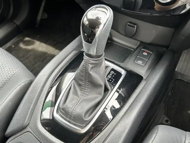 日産 エクストレイル 20Xi 群馬県 2021(令3)年 3.3万km ブリリアントホワイトパール ワンオーナー/純正SDナビ（MM520D-L）/（Bluetooth/AM/FM/SD/USB/CD/DVD/フルセグTV）/アラウンドビューモニター/プロパイロット/レーンキープアシスト/クルーズコントロール/エマージェンシーブレーキ/コーナリングスタビリティアシスト/ブラインドスポットモニター/クリアランスソナー/純正前方ドラレコ（DJ4-D）/電動バックドア/前席パワーシート/全席シートヒーター/シルバールーフレール/電子パーキング/ブレーキオートホールド/アクティブエンジンブレーキ/アイドリングストップ/プッシュスタート/オートライト/LEDヘッドライト/フロントフォグランプ/電動格納ウインカーミラー/純正ビルトインETC
