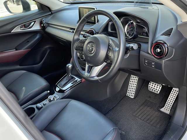 マツダ ＣＸ－３ XD ツーリング 道東・釧路十勝 2015(平27)年 8.1万km セラミックM ・4WD/・ディーゼルターボ/・純正マツダコネクトナビ/（フルセグ・BT・CD・DVD・ラジオ）/・バックカメラ/・レーダークルーズコントロール/・レザーシート/・スマートキー/・プッシュスタート/・衝突被害軽減ブレーキ/・レーンキープアシスト/・ブラインドスポットモニター/・ETC/・前席シートヒーター/・アイドリングストップ/・ステアリングスイッチ/・プッシュスタート/・電格ミラー