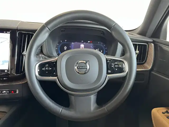 ボルボ ボルボ ＸＣ６０ アルティメット B5 AWD 山形県 2022(令4)年 3.7万km オニキスブラックP Googleモデル/Googleナビ/Bluetooth/USB/AppleCarPlay/Android Auto/ブラウンナッパレザーシート/シートヒーター（ALL）/ベンチレーション（D/N）/パノラマサンルーフ/アダプティブクルーズコントロール/レーンキープアシスト/ブラインドスポットアシスト/ヘッドアップディスプレイ/Harman/Kardonサウンド/電動リアゲート/・フットオープナー/ドライブモード/クリスタルシフト/LEDライト/オートハイビーム/純正19インチアルミ