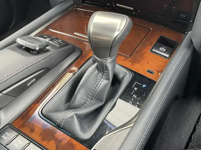 レクサス ＬＸ 570 千葉県 2018(平30)年 5.5万km ソニッククォーツ 純正ナビ/バックカメラ/マークレビンソン/サンルーフ/レザーシート/レーダークルーズコントロール/４ＷＤ/ＥＴＣ２．０/前席シートヒーター/パワーシート/エアサス/木目調ハンドル/前後コーナーセンサー
