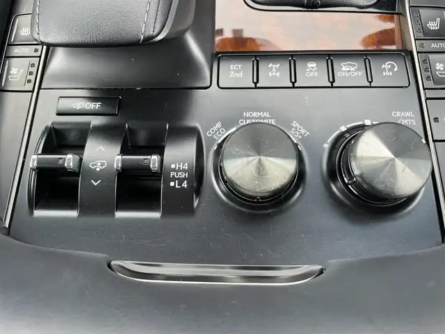 レクサス ＬＸ 570 千葉県 2018(平30)年 5.5万km ソニッククォーツ 純正ナビ/バックカメラ/マークレビンソン/サンルーフ/レザーシート/レーダークルーズコントロール/４ＷＤ/ＥＴＣ２．０/前席シートヒーター/パワーシート/エアサス/木目調ハンドル/前後コーナーセンサー