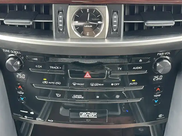 レクサス ＬＸ 570 千葉県 2018(平30)年 5.5万km ソニッククォーツ 純正ナビ/バックカメラ/マークレビンソン/サンルーフ/レザーシート/レーダークルーズコントロール/４ＷＤ/ＥＴＣ２．０/前席シートヒーター/パワーシート/エアサス/木目調ハンドル/前後コーナーセンサー