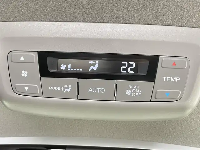 ホンダ ステップワゴン スパーダ eHEV G EXホンダS 千葉県 2020(令2)年 4.5万km プレミアムスパークルブラックパール 純正9インチナビ　VXM-207VFNi/フルセグTV　Bluetooth　CD/DVD/純正10インチフリップダウンモニター/バックカメラ/両側パワースライドドア/ETC2.0ビルトイン/オートライト/ハーフレザー/シートヒーター/ホンダセンシング/・衝突軽減ブレーキ/・レーンキープアシスト/・レーダークルーズコントロール/・誤発進抑制機能/・先行車お知らせ機能/・標識認識機能/コーナーセンサー/クリアランスソナー/パーキングセンサー/ステアリングスイッチ/USB入力/純正アルミホイール/純正フロアマット/わくわくゲート/トリプルゾーンコントロール・フルオートエアコン/スマートキー/プッシュスタート