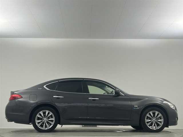 日産 フーガ ハイブリッド VIP 埼玉県 2014(平26)年 4.3万km アルティメイトメタルシルバー 純正ナビ　バックカメラ　サイドカメラ　追従クルコン レザーシート シートヒーター ベンチレーション メモリー付パワーシート 衝突軽減システム オートライト 純正18インチアルミホイール ETC