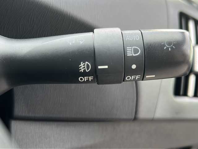 トヨタ プリウス S ツーリングセレ マイコーデ 沖縄県 2013(平25)年 5.6万km 青 純正ナビ・TV・Bluetooth・CD/バックカメラ/ETC/純正アルミ/LEDヘッドライト/ステアリングスイッチ/ヘッドライトウォッシャー/ウィンカードアミラー/フォグランプ/スマートキー