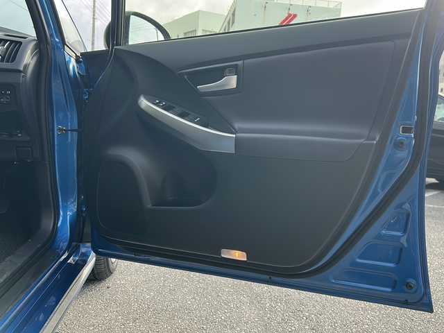 トヨタ プリウス S ツーリングセレ マイコーデ 沖縄県 2013(平25)年 5.6万km 青 純正ナビ・TV・Bluetooth・CD/バックカメラ/ETC/純正アルミ/LEDヘッドライト/ステアリングスイッチ/ヘッドライトウォッシャー/ウィンカードアミラー/フォグランプ/スマートキー