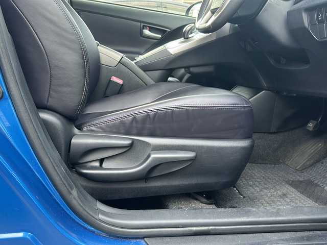 トヨタ プリウス S ツーリングセレ マイコーデ 沖縄県 2013(平25)年 5.6万km 青 純正ナビ・TV・Bluetooth・CD/バックカメラ/ETC/純正アルミ/LEDヘッドライト/ステアリングスイッチ/ヘッドライトウォッシャー/ウィンカードアミラー/フォグランプ/スマートキー