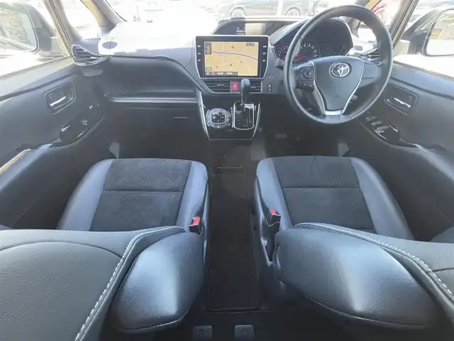 トヨタ ヴォクシー ZS 煌Ⅲ 徳島県 2021(令3)年 3.9万km イナズマスパーキングブラックガラスフレーク ディーラーop10インチナビ/（バックカメラ/フルセグTV/CD/DVD）/純正12インチフリップダウンモニター/両側パワースライドドア/クルーズコントロール/LDA/PKSB/クリアランスソナー/LEDヘッドライト/オートライト/純正16AW/純正フロアマット/ETC2.0/スペアキー