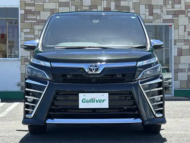 トヨタ ヴォクシー ZS 煌Ⅲ 徳島県 2021(令3)年 3.9万km イナズマスパーキングブラックガラスフレーク ディーラーop10インチナビ/（バックカメラ/フルセグTV/CD/DVD）/純正12インチフリップダウンモニター/両側パワースライドドア/クルーズコントロール/LDA/PKSB/クリアランスソナー/LEDヘッドライト/オートライト/純正16AW/純正フロアマット/ETC2.0/スペアキー
