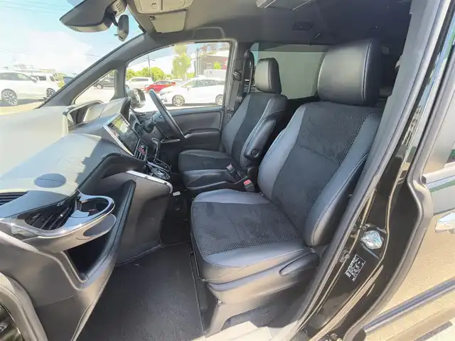 トヨタ ヴォクシー ZS 煌Ⅲ 徳島県 2021(令3)年 3.9万km イナズマスパーキングブラックガラスフレーク ディーラーop10インチナビ/（バックカメラ/フルセグTV/CD/DVD）/純正12インチフリップダウンモニター/両側パワースライドドア/クルーズコントロール/LDA/PKSB/クリアランスソナー/LEDヘッドライト/オートライト/純正16AW/純正フロアマット/ETC2.0/スペアキー