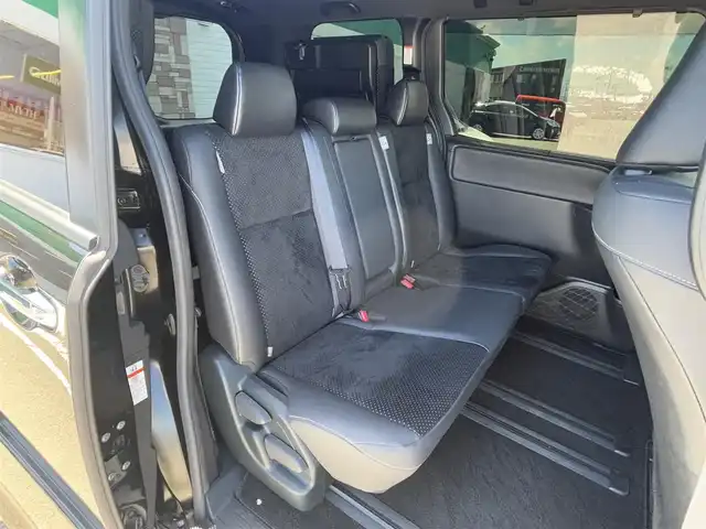 トヨタ ヴォクシー ZS 煌Ⅲ 徳島県 2021(令3)年 3.9万km イナズマスパーキングブラックガラスフレーク ディーラーop10インチナビ/（バックカメラ/フルセグTV/CD/DVD）/純正12インチフリップダウンモニター/両側パワースライドドア/クルーズコントロール/LDA/PKSB/クリアランスソナー/LEDヘッドライト/オートライト/純正16AW/純正フロアマット/ETC2.0/スペアキー