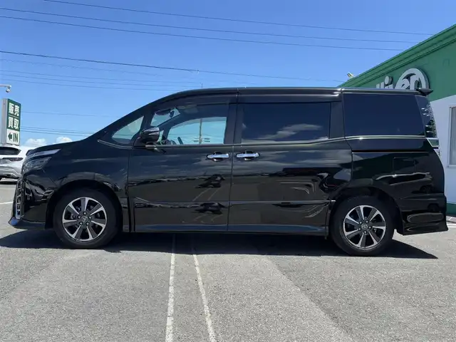 トヨタ ヴォクシー ZS 煌Ⅲ 徳島県 2021(令3)年 3.9万km イナズマスパーキングブラックガラスフレーク ディーラーop10インチナビ/（バックカメラ/フルセグTV/CD/DVD）/純正12インチフリップダウンモニター/両側パワースライドドア/クルーズコントロール/LDA/PKSB/クリアランスソナー/LEDヘッドライト/オートライト/純正16AW/純正フロアマット/ETC2.0/スペアキー