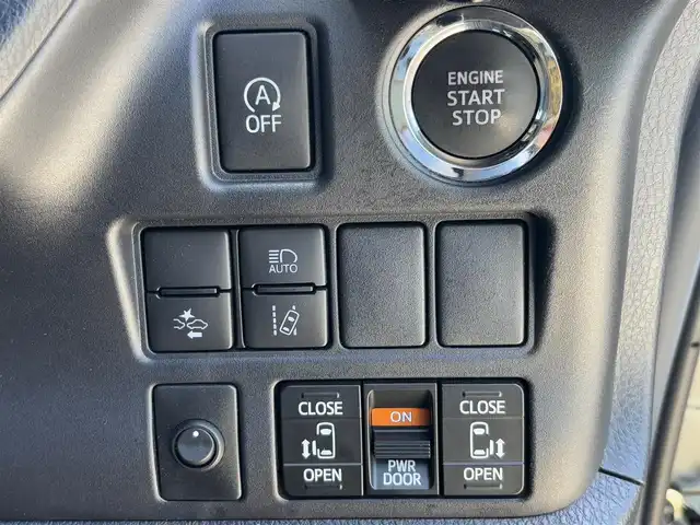 トヨタ ヴォクシー ZS 煌Ⅲ 徳島県 2021(令3)年 3.9万km イナズマスパーキングブラックガラスフレーク ディーラーop10インチナビ/（バックカメラ/フルセグTV/CD/DVD）/純正12インチフリップダウンモニター/両側パワースライドドア/クルーズコントロール/LDA/PKSB/クリアランスソナー/LEDヘッドライト/オートライト/純正16AW/純正フロアマット/ETC2.0/スペアキー