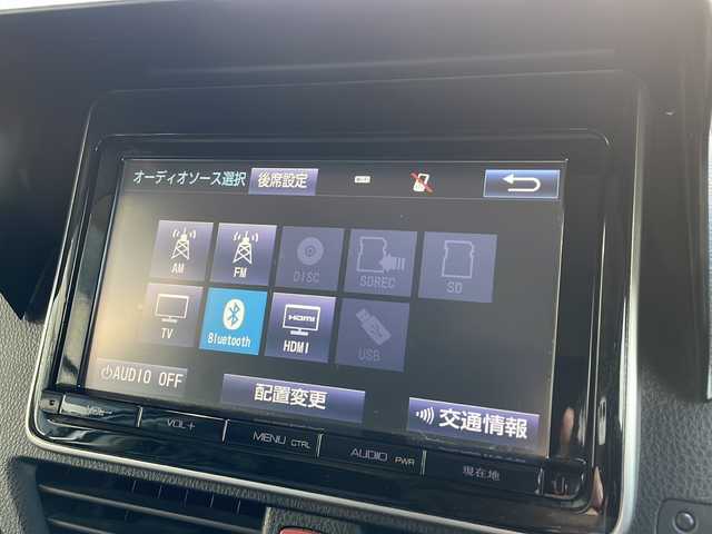 トヨタ ノア Si 静岡県 2014(平26)年 7.8万km ホワイトパールクリスタルシャイン 純正SDナビ/・CD/・DVD/・フルセグＴＶ/・Bluetooth/・USB/・HDMI/・AM/・FM/主要装備/・両側パワスラ/・純正後席モニター/・バックカメラ/・ビルトインETC/・横滑り防止装置/・LEDヘッドライト/・オートライト/・フォグランプ/・スマートキー/・プッシュスタート/・純正アルミホイール/・純正フロアマット