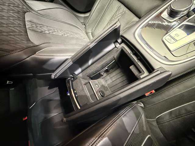 ＢＭＷ ７４０ｄ xDrive Mスポーツ 千葉県 2017(平29)年 3.8万km ミネラルホワイト ＳＲ　/黒革　/ＡＣＣ　/ナビ　/ＣａｒＰｌａｙ　/ＴＶ　/３６０°ｈａｒｍａｎｋａｒｄｏｎサウンド　/ＨＵＤ　/ＢＭＷレーザーライト　/シートＨ　/電動リアゲート　/アンビエントライト　/衝突軽減Ｂ　/ＢＳＭ　/ＬＫＡ　/ＥＴＣ