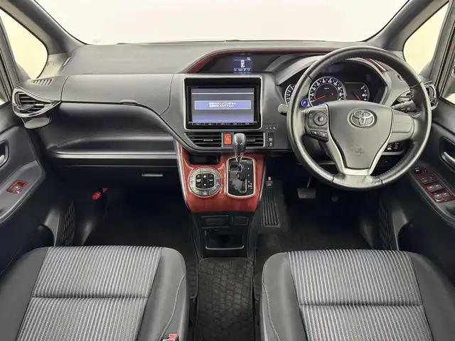 トヨタ ノア Si 福岡県 2014(平26)年 6万km ボルドーマイカメタリック 純正ナビ（フルセグＴＶ、Ｂｌｕｅｔｏｏｔｈ）　/ビルトインＥＴＣ　/バックカメラ　/後席用モニター　/両側パワースライドドア　/横滑り防止装置　/盗難防止システム　/純正１６インチアルミホイール　/ＬＥＤヘッドライト