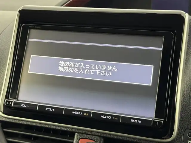 トヨタ ノア Si 福岡県 2014(平26)年 6万km ボルドーマイカメタリック 純正ナビ（フルセグＴＶ、Ｂｌｕｅｔｏｏｔｈ）　/ビルトインＥＴＣ　/バックカメラ　/後席用モニター　/両側パワースライドドア　/横滑り防止装置　/盗難防止システム　/純正１６インチアルミホイール　/ＬＥＤヘッドライト