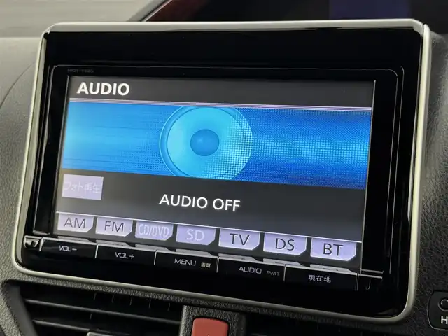 トヨタ ノア Si 福岡県 2014(平26)年 6万km ボルドーマイカメタリック 純正ナビ（フルセグＴＶ、Ｂｌｕｅｔｏｏｔｈ）　/ビルトインＥＴＣ　/バックカメラ　/後席用モニター　/両側パワースライドドア　/横滑り防止装置　/盗難防止システム　/純正１６インチアルミホイール　/ＬＥＤヘッドライト