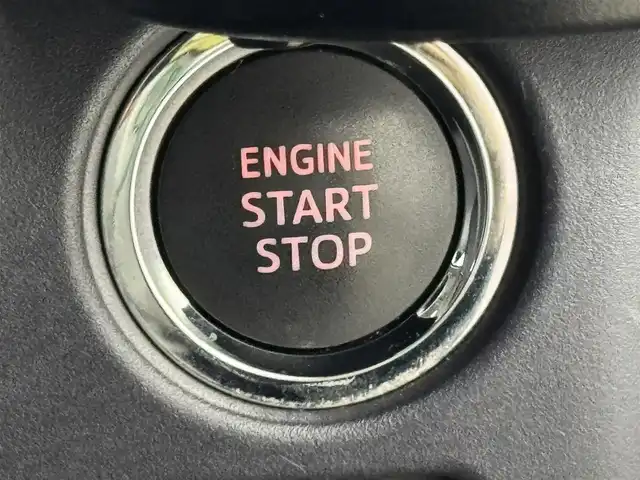 トヨタ ノア Si 福岡県 2014(平26)年 6万km ボルドーマイカメタリック 純正ナビ（フルセグＴＶ、Ｂｌｕｅｔｏｏｔｈ）　/ビルトインＥＴＣ　/バックカメラ　/後席用モニター　/両側パワースライドドア　/横滑り防止装置　/盗難防止システム　/純正１６インチアルミホイール　/ＬＥＤヘッドライト