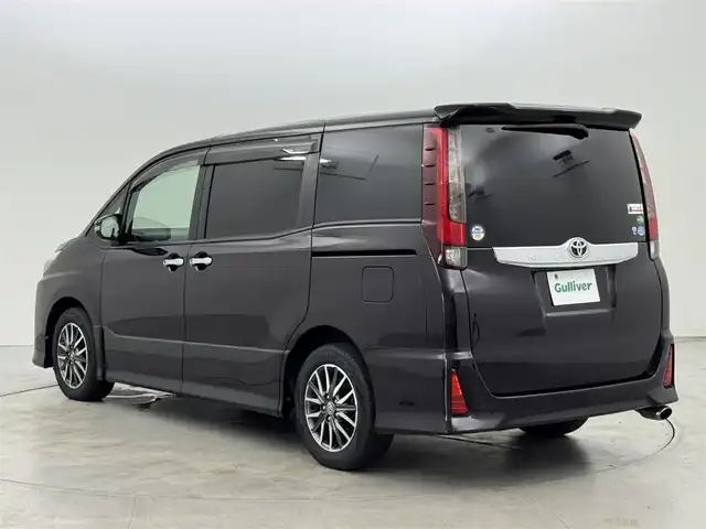 トヨタ ノア Si 福岡県 2014(平26)年 6万km ボルドーマイカメタリック 純正ナビ（フルセグＴＶ、Ｂｌｕｅｔｏｏｔｈ）　/ビルトインＥＴＣ　/バックカメラ　/後席用モニター　/両側パワースライドドア　/横滑り防止装置　/盗難防止システム　/純正１６インチアルミホイール　/ＬＥＤヘッドライト