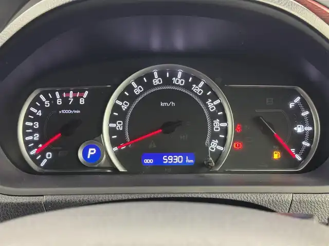 トヨタ ノア Si 福岡県 2014(平26)年 6万km ボルドーマイカメタリック 純正ナビ（フルセグＴＶ、Ｂｌｕｅｔｏｏｔｈ）　/ビルトインＥＴＣ　/バックカメラ　/後席用モニター　/両側パワースライドドア　/横滑り防止装置　/盗難防止システム　/純正１６インチアルミホイール　/ＬＥＤヘッドライト