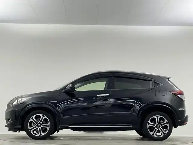 ホンダ ヴェゼル ハイブリッド Z ホンダセンシング 埼玉県 2018(平30)年 3.8万km クリスタルブラックパール 純正ナビ　シートヒーター　Ｂカメラ　ＥＴＣ　ＬＥＤヘッドライト　フルセグＴＶ　Ｂｌｕｅｔｏｏｔｈ　ＣＤ／ＤＶＤ　レーンキープ　オートハイビーム　アダプティブクルーズコントロール　　衝突被害軽減