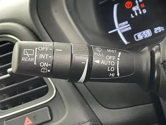 ホンダ ヴェゼル ハイブリッド Z ホンダセンシング 埼玉県 2018(平30)年 3.8万km クリスタルブラックパール 純正ナビ　シートヒーター　Ｂカメラ　ＥＴＣ　ＬＥＤヘッドライト　フルセグＴＶ　Ｂｌｕｅｔｏｏｔｈ　ＣＤ／ＤＶＤ　レーンキープ　オートハイビーム　アダプティブクルーズコントロール　　衝突被害軽減