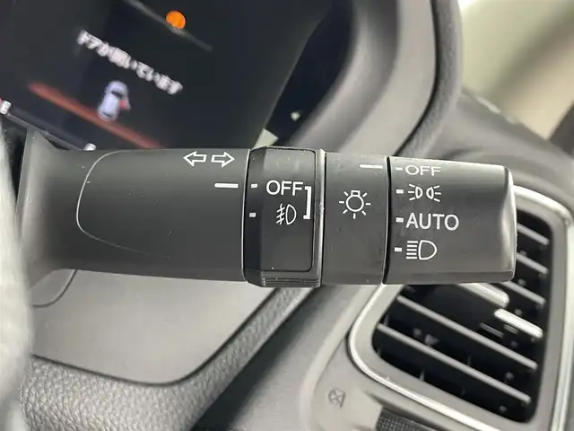 ホンダ ヴェゼル ハイブリッド Z ホンダセンシング 埼玉県 2018(平30)年 3.8万km クリスタルブラックパール 純正ナビ　シートヒーター　Ｂカメラ　ＥＴＣ　ＬＥＤヘッドライト　フルセグＴＶ　Ｂｌｕｅｔｏｏｔｈ　ＣＤ／ＤＶＤ　レーンキープ　オートハイビーム　アダプティブクルーズコントロール　　衝突被害軽減