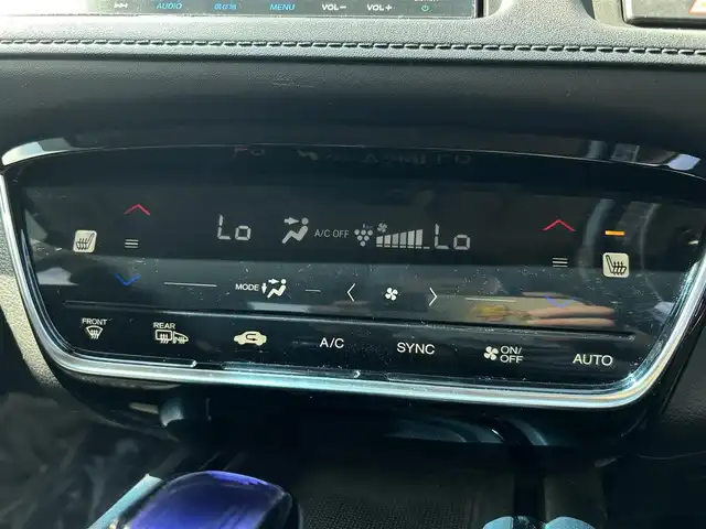 ホンダ ヴェゼル ハイブリッド Z ホンダセンシング 埼玉県 2018(平30)年 3.8万km クリスタルブラックパール 純正ナビ　シートヒーター　Ｂカメラ　ＥＴＣ　ＬＥＤヘッドライト　フルセグＴＶ　Ｂｌｕｅｔｏｏｔｈ　ＣＤ／ＤＶＤ　レーンキープ　オートハイビーム　アダプティブクルーズコントロール　　衝突被害軽減