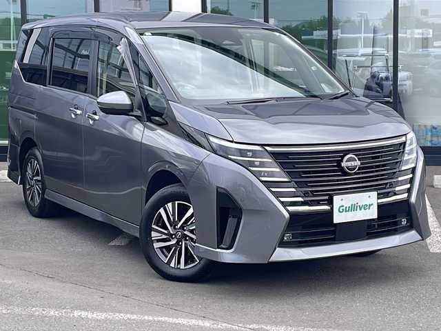 日産 セレナ ハイウェイスター V 道東・釧路十勝 2023(令5)年 1.5万km ダークメタルグレー ・4WD/・純正12.3インチナビ/（Bluetooth・フルセグ・ラジオ・USB・applecarplay・androidauto）/・全方位カメラ/・社外14.1インチフリップダウンモニター/・プロパイロット/・ビルトインETC2.0/・純正前後ドライブレコーダー/・ハンズフリー両側パワースライドドア/・横滑り防止装置/・衝突被害軽減システム/・置くだけ充電/・ステアリングヒーター/・デジタルインナーミラー/・前席・中席シートヒーター/・ブラインドスポットモニター/・パドルシフト/・ステアリングスイッチ/・前後コーナーセンサー/・純正フロアマット/・ドアバイザー/・LEDヘッドライト/・スマートキー/・プッシュスタート/・アイドリングストップ/・純正16インチアルミホイール/・保証書