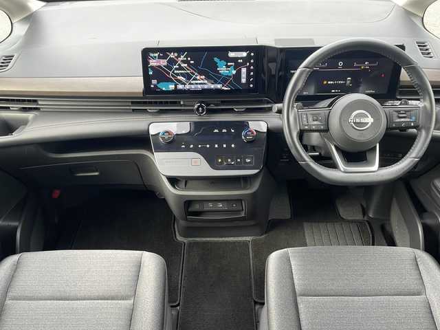 日産 セレナ ハイウェイスター V 岩手県 2023(令5)年 1.5万km ダークメタルグレー 禁煙車/・4WD/・純正12.3インチナビ/（Bluetooth・フルセグ・ラジオ・USB・applecarplay・androidauto）/・全方位カメラ/・社外14.1インチフリップダウンモニター/・プロパイロット/・ビルトインETC2.0/・純正前後ドライブレコーダー/・ハンズフリー両側パワースライドドア/・横滑り防止装置/・衝突被害軽減システム/・置くだけ充電/・ステアリングヒーター/・デジタルインナーミラー/・前席・中席シートヒーター/・ブラインドスポットモニター/・パドルシフト/・ステアリングスイッチ/・前後コーナーセンサー/・純正フロアマット/・ドアバイザー/・LEDヘッドライト/・スマートキー/・プッシュスタート/・アイドリングストップ/・純正16インチアルミホイール/・保証書