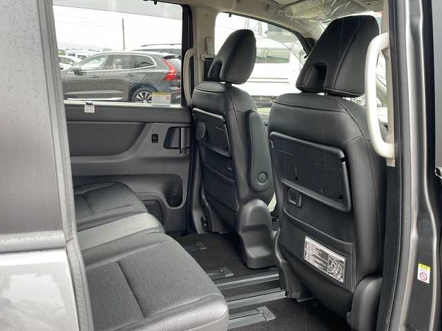 日産 セレナ ハイウェイスター V 岩手県 2023(令5)年 1.5万km ダークメタルグレー 禁煙車/・4WD/・純正12.3インチナビ/（Bluetooth・フルセグ・ラジオ・USB・applecarplay・androidauto）/・全方位カメラ/・社外14.1インチフリップダウンモニター/・プロパイロット/・ビルトインETC2.0/・純正前後ドライブレコーダー/・ハンズフリー両側パワースライドドア/・横滑り防止装置/・衝突被害軽減システム/・置くだけ充電/・ステアリングヒーター/・デジタルインナーミラー/・前席・中席シートヒーター/・ブラインドスポットモニター/・パドルシフト/・ステアリングスイッチ/・前後コーナーセンサー/・純正フロアマット/・ドアバイザー/・LEDヘッドライト/・スマートキー/・プッシュスタート/・アイドリングストップ/・純正16インチアルミホイール/・保証書