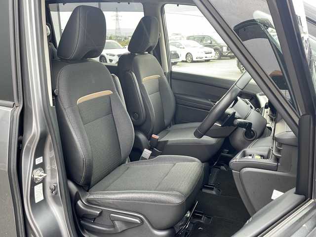 日産 セレナ ハイウェイスター V 岩手県 2023(令5)年 1.5万km ダークメタルグレー 禁煙車/・4WD/・純正12.3インチナビ/（Bluetooth・フルセグ・ラジオ・USB・applecarplay・androidauto）/・全方位カメラ/・社外14.1インチフリップダウンモニター/・プロパイロット/・ビルトインETC2.0/・純正前後ドライブレコーダー/・ハンズフリー両側パワースライドドア/・横滑り防止装置/・衝突被害軽減システム/・置くだけ充電/・ステアリングヒーター/・デジタルインナーミラー/・前席・中席シートヒーター/・ブラインドスポットモニター/・パドルシフト/・ステアリングスイッチ/・前後コーナーセンサー/・純正フロアマット/・ドアバイザー/・LEDヘッドライト/・スマートキー/・プッシュスタート/・アイドリングストップ/・純正16インチアルミホイール/・保証書