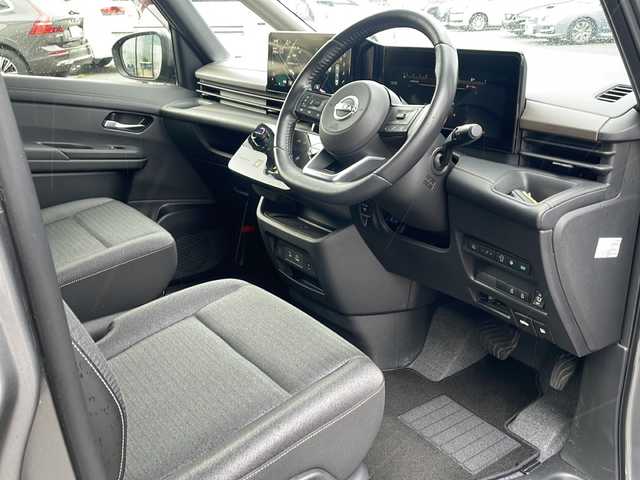 日産 セレナ ハイウェイスター V 岩手県 2023(令5)年 1.5万km ダークメタルグレー 禁煙車/・4WD/・純正12.3インチナビ/（Bluetooth・フルセグ・ラジオ・USB・applecarplay・androidauto）/・全方位カメラ/・社外14.1インチフリップダウンモニター/・プロパイロット/・ビルトインETC2.0/・純正前後ドライブレコーダー/・ハンズフリー両側パワースライドドア/・横滑り防止装置/・衝突被害軽減システム/・置くだけ充電/・ステアリングヒーター/・デジタルインナーミラー/・前席・中席シートヒーター/・ブラインドスポットモニター/・パドルシフト/・ステアリングスイッチ/・前後コーナーセンサー/・純正フロアマット/・ドアバイザー/・LEDヘッドライト/・スマートキー/・プッシュスタート/・アイドリングストップ/・純正16インチアルミホイール/・保証書