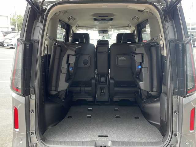 日産 セレナ ハイウェイスター V 岩手県 2023(令5)年 1.5万km ダークメタルグレー 禁煙車/・4WD/・純正12.3インチナビ/（Bluetooth・フルセグ・ラジオ・USB・applecarplay・androidauto）/・全方位カメラ/・社外14.1インチフリップダウンモニター/・プロパイロット/・ビルトインETC2.0/・純正前後ドライブレコーダー/・ハンズフリー両側パワースライドドア/・横滑り防止装置/・衝突被害軽減システム/・置くだけ充電/・ステアリングヒーター/・デジタルインナーミラー/・前席・中席シートヒーター/・ブラインドスポットモニター/・パドルシフト/・ステアリングスイッチ/・前後コーナーセンサー/・純正フロアマット/・ドアバイザー/・LEDヘッドライト/・スマートキー/・プッシュスタート/・アイドリングストップ/・純正16インチアルミホイール/・保証書