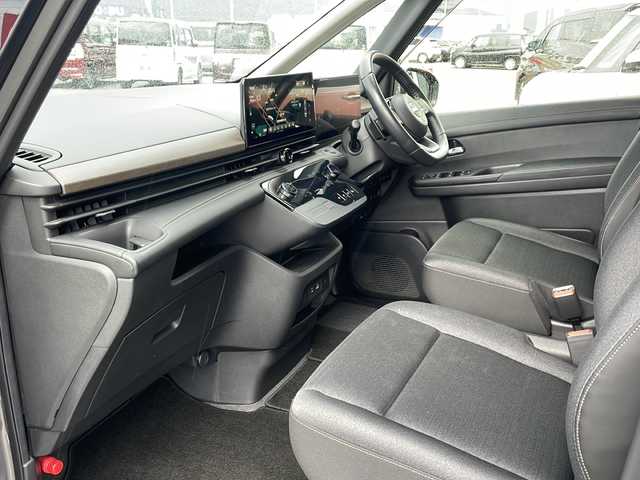 日産 セレナ ハイウェイスター V 岩手県 2023(令5)年 1.5万km ダークメタルグレー 禁煙車/・4WD/・純正12.3インチナビ/（Bluetooth・フルセグ・ラジオ・USB・applecarplay・androidauto）/・全方位カメラ/・社外14.1インチフリップダウンモニター/・プロパイロット/・ビルトインETC2.0/・純正前後ドライブレコーダー/・ハンズフリー両側パワースライドドア/・横滑り防止装置/・衝突被害軽減システム/・置くだけ充電/・ステアリングヒーター/・デジタルインナーミラー/・前席・中席シートヒーター/・ブラインドスポットモニター/・パドルシフト/・ステアリングスイッチ/・前後コーナーセンサー/・純正フロアマット/・ドアバイザー/・LEDヘッドライト/・スマートキー/・プッシュスタート/・アイドリングストップ/・純正16インチアルミホイール/・保証書