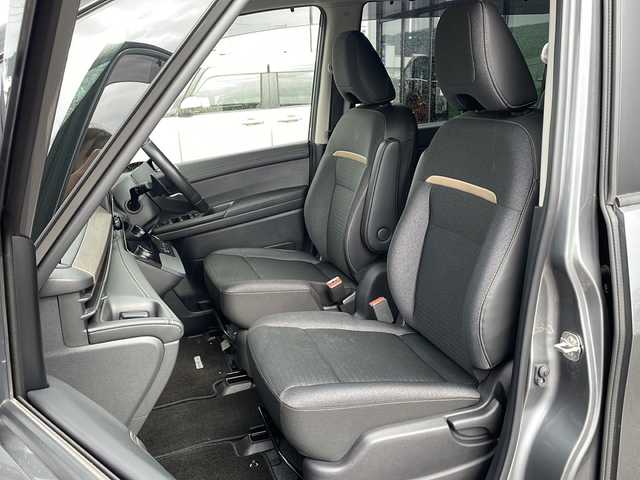 日産 セレナ ハイウェイスター V 岩手県 2023(令5)年 1.5万km ダークメタルグレー 禁煙車/・4WD/・純正12.3インチナビ/（Bluetooth・フルセグ・ラジオ・USB・applecarplay・androidauto）/・全方位カメラ/・社外14.1インチフリップダウンモニター/・プロパイロット/・ビルトインETC2.0/・純正前後ドライブレコーダー/・ハンズフリー両側パワースライドドア/・横滑り防止装置/・衝突被害軽減システム/・置くだけ充電/・ステアリングヒーター/・デジタルインナーミラー/・前席・中席シートヒーター/・ブラインドスポットモニター/・パドルシフト/・ステアリングスイッチ/・前後コーナーセンサー/・純正フロアマット/・ドアバイザー/・LEDヘッドライト/・スマートキー/・プッシュスタート/・アイドリングストップ/・純正16インチアルミホイール/・保証書