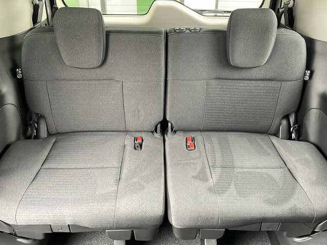 日産 セレナ ハイウェイスター V 岩手県 2023(令5)年 1.5万km ダークメタルグレー 禁煙車/・4WD/・純正12.3インチナビ/（Bluetooth・フルセグ・ラジオ・USB・applecarplay・androidauto）/・全方位カメラ/・社外14.1インチフリップダウンモニター/・プロパイロット/・ビルトインETC2.0/・純正前後ドライブレコーダー/・ハンズフリー両側パワースライドドア/・横滑り防止装置/・衝突被害軽減システム/・置くだけ充電/・ステアリングヒーター/・デジタルインナーミラー/・前席・中席シートヒーター/・ブラインドスポットモニター/・パドルシフト/・ステアリングスイッチ/・前後コーナーセンサー/・純正フロアマット/・ドアバイザー/・LEDヘッドライト/・スマートキー/・プッシュスタート/・アイドリングストップ/・純正16インチアルミホイール/・保証書