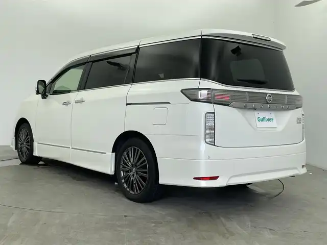 日産 エルグランド 250HWS アーバンクロム 富山県 2016(平28)年 3.4万km ブリリアントホワイトパール 純正ナビ（AM/FM/DVD/BT/ワンセグ）/全方位カメラ/ETC/両側パワースライドドア/パワーバックドア/ハーフレザーシート/クルーズコントロール/横滑り防止装置/純正アルミホイール/純正フロアマット/オートLEDライト/フォグライト/ステアリングスイッチ/スマートキー