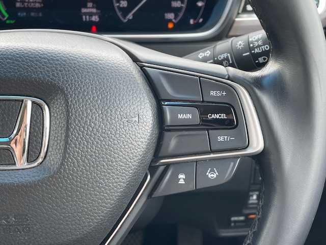 ホンダ オデッセイ ハイブリッド e:HEVアブソルート EX 静岡県 2021(令3)年 4.5万km プレミアムスパークルブラックパール ●純正10インチナビ/(フルセグ/CD/DVD/Bluetooth)/(ギャザズ/VXU-217DYi)/●前席パワーシート/●前席シートヒーター/●全方位カメラ/●レーダークルーズコントロール/●11.6インチフリップダウンモニター/●ブラインドスポットモニター/●衝突被害軽減システム/●レーンキープアシスト/●前後コーナーセンサー/●電動パーキングブレーキ/●オートブレーキホールド/●LEDヘットライト＆フォグランプ/●オートライト/●革巻きステアリング/●ステアリングスイッチ/●ETC2.0/●前後ドライブレコーダー/●両側パワースライドドア/●オットマン/●スマートキー/●プッシュスタート/●ドアバイザー/●純正フロアマット/●純正18インチアルミホイール/●W＋サイド＆カーテンSRS＋ABS