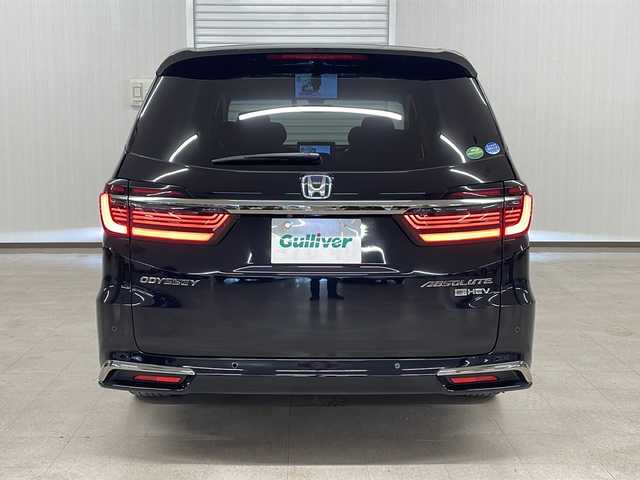 ホンダ オデッセイ ハイブリッド e:HEVアブソルート EX 熊本県 2021(令3)年 4.6万km プレミアムスパークルブラックパール 純正10インチナビ/(フルセグ/CD/DVD/Bluetooth)/(ギャザズ/VXU-217DYi)/前席パワーシート/前席シートヒーター/全方位カメラ/レーダークルーズコントロール/11.6インチフリップダウンモニター/ブラインドスポットモニター/衝突被害軽減システム/レーンキープアシスト/前後コーナーセンサー/電動パーキングブレーキ/オートブレーキホールド/LEDヘットライト＆フォグランプ/オートライト/革巻きステアリング/ステアリングスイッチ/ETC2.0/前後ドライブレコーダー/両側パワースライドドア/オットマン/スマートキー/プッシュスタート/ドアバイザー/純正フロアマット/純正18インチアルミホイール/W＋サイド＆カーテンSRS＋ABS