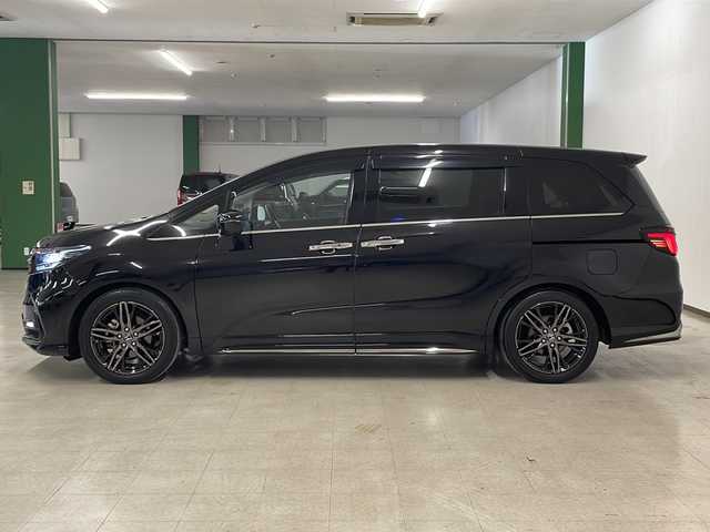 ホンダ オデッセイ ハイブリッド e:HEVアブソルート EX 熊本県 2021(令3)年 4.6万km プレミアムスパークルブラックパール 純正10インチナビ/(フルセグ/CD/DVD/Bluetooth)/(ギャザズ/VXU-217DYi)/前席パワーシート/前席シートヒーター/全方位カメラ/レーダークルーズコントロール/11.6インチフリップダウンモニター/ブラインドスポットモニター/衝突被害軽減システム/レーンキープアシスト/前後コーナーセンサー/電動パーキングブレーキ/オートブレーキホールド/LEDヘットライト＆フォグランプ/オートライト/革巻きステアリング/ステアリングスイッチ/ETC2.0/前後ドライブレコーダー/両側パワースライドドア/オットマン/スマートキー/プッシュスタート/ドアバイザー/純正フロアマット/純正18インチアルミホイール/W＋サイド＆カーテンSRS＋ABS