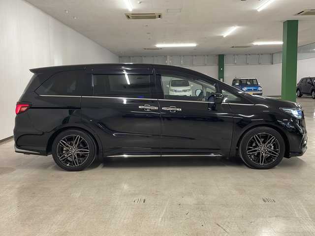 ホンダ オデッセイ ハイブリッド e:HEVアブソルート EX 熊本県 2021(令3)年 4.6万km プレミアムスパークルブラックパール 純正10インチナビ/(フルセグ/CD/DVD/Bluetooth)/(ギャザズ/VXU-217DYi)/前席パワーシート/前席シートヒーター/全方位カメラ/レーダークルーズコントロール/11.6インチフリップダウンモニター/ブラインドスポットモニター/衝突被害軽減システム/レーンキープアシスト/前後コーナーセンサー/電動パーキングブレーキ/オートブレーキホールド/LEDヘットライト＆フォグランプ/オートライト/革巻きステアリング/ステアリングスイッチ/ETC2.0/前後ドライブレコーダー/両側パワースライドドア/オットマン/スマートキー/プッシュスタート/ドアバイザー/純正フロアマット/純正18インチアルミホイール/W＋サイド＆カーテンSRS＋ABS