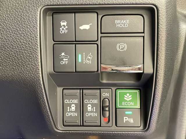 ホンダ オデッセイ ハイブリッド e:HEVアブソルート EX 熊本県 2021(令3)年 4.6万km プレミアムスパークルブラックパール 純正10インチナビ/(フルセグ/CD/DVD/Bluetooth)/(ギャザズ/VXU-217DYi)/前席パワーシート/前席シートヒーター/全方位カメラ/レーダークルーズコントロール/11.6インチフリップダウンモニター/ブラインドスポットモニター/衝突被害軽減システム/レーンキープアシスト/前後コーナーセンサー/電動パーキングブレーキ/オートブレーキホールド/LEDヘットライト＆フォグランプ/オートライト/革巻きステアリング/ステアリングスイッチ/ETC2.0/前後ドライブレコーダー/両側パワースライドドア/オットマン/スマートキー/プッシュスタート/ドアバイザー/純正フロアマット/純正18インチアルミホイール/W＋サイド＆カーテンSRS＋ABS