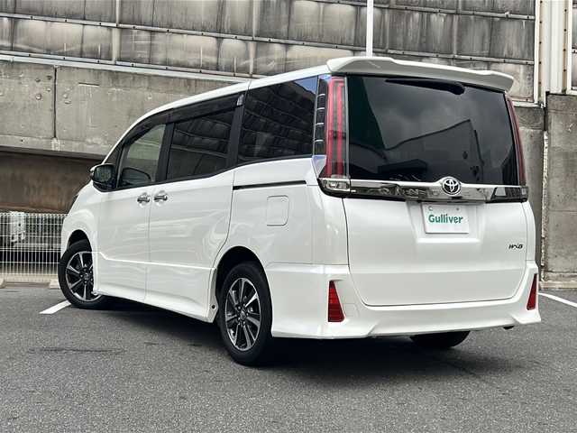 トヨタ ノア Si ダブルバイビー 愛知県 2018(平30)年 4.1万km ホワイトパールクリスタルシャイン 社外ナビ(ALPINE製)/フルセグTV・CD・DVD・SD・Bluetooth・HDMI・USB/バックカメラ/社外フリップダウンモニター(ALPINE製)/両側パワースライドドア/純正17インチAW/バックカメラ/スーパーキャット製レーダー探知機/ビルドインETC/前後ドライブレコーダー/クルーズコントロール/レーンディパーチャーアラート/プリクラッシュセーフティ/LEDヘッドライト/フォグライト/オートライト/オートハイビーム/横滑り防止機能/純正フロアマット/純正ドアバイザー/ステアリングスイッチ/アイドリングストップ/ISOFIX/スマートキー/プッシュスタート/保証書/取扱説明書/点検整備記録簿R3 R5 R7