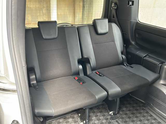トヨタ ノア Si ダブルバイビー 愛知県 2018(平30)年 4.1万km ホワイトパールクリスタルシャイン 社外ナビ(ALPINE製)/フルセグTV・CD・DVD・SD・Bluetooth・HDMI・USB/バックカメラ/社外フリップダウンモニター(ALPINE製)/両側パワースライドドア/純正17インチAW/バックカメラ/スーパーキャット製レーダー探知機/ビルドインETC/前後ドライブレコーダー/クルーズコントロール/レーンディパーチャーアラート/プリクラッシュセーフティ/LEDヘッドライト/フォグライト/オートライト/オートハイビーム/横滑り防止機能/純正フロアマット/純正ドアバイザー/ステアリングスイッチ/アイドリングストップ/ISOFIX/スマートキー/プッシュスタート/保証書/取扱説明書/点検整備記録簿R3 R5 R7